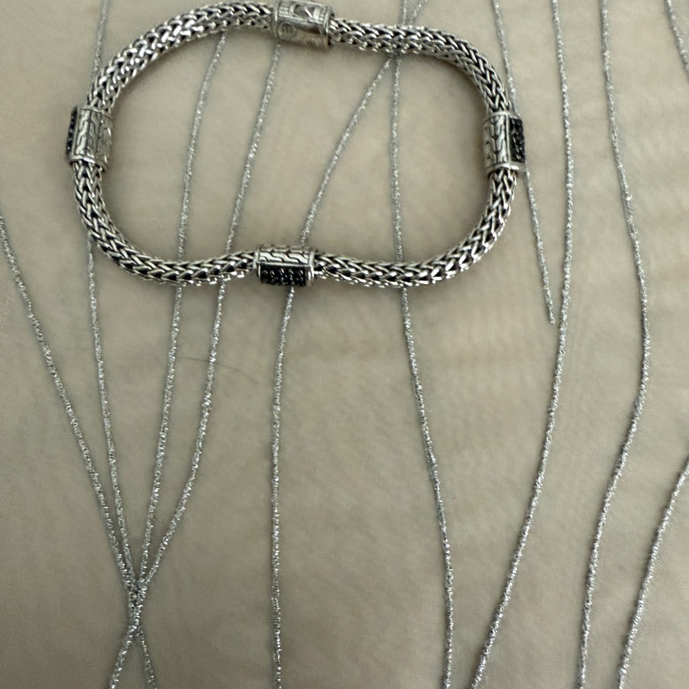 John Hardy Elegant Sterling Silver&Black Pave Sapphire
4Station 5mm Bracelet